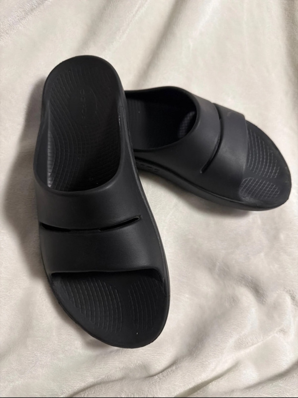 OOFOS unisex Black Dual-Strap Recovery Slide Sandals. M-11,W-13, EU-44